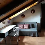 La Escuela De *