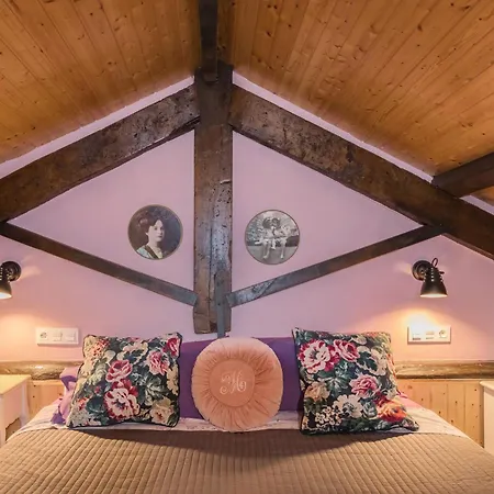 La Escuela De Tatil Evi